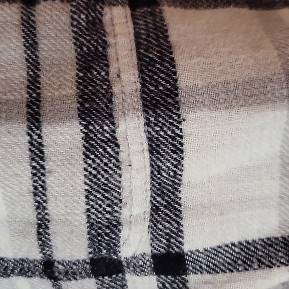 American Eagle Outfitters Women's button up- size medium - Picture 8 of 8